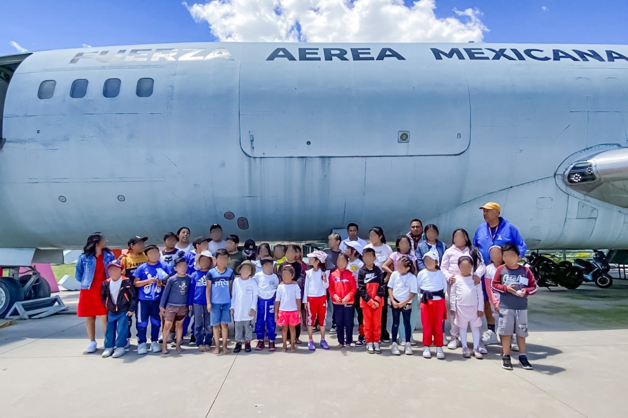 Recibe el Ayuntamiento de la capital a niñas y niños de Xiloxoxtla para disfrutar del Parque Temático de Tizatlán